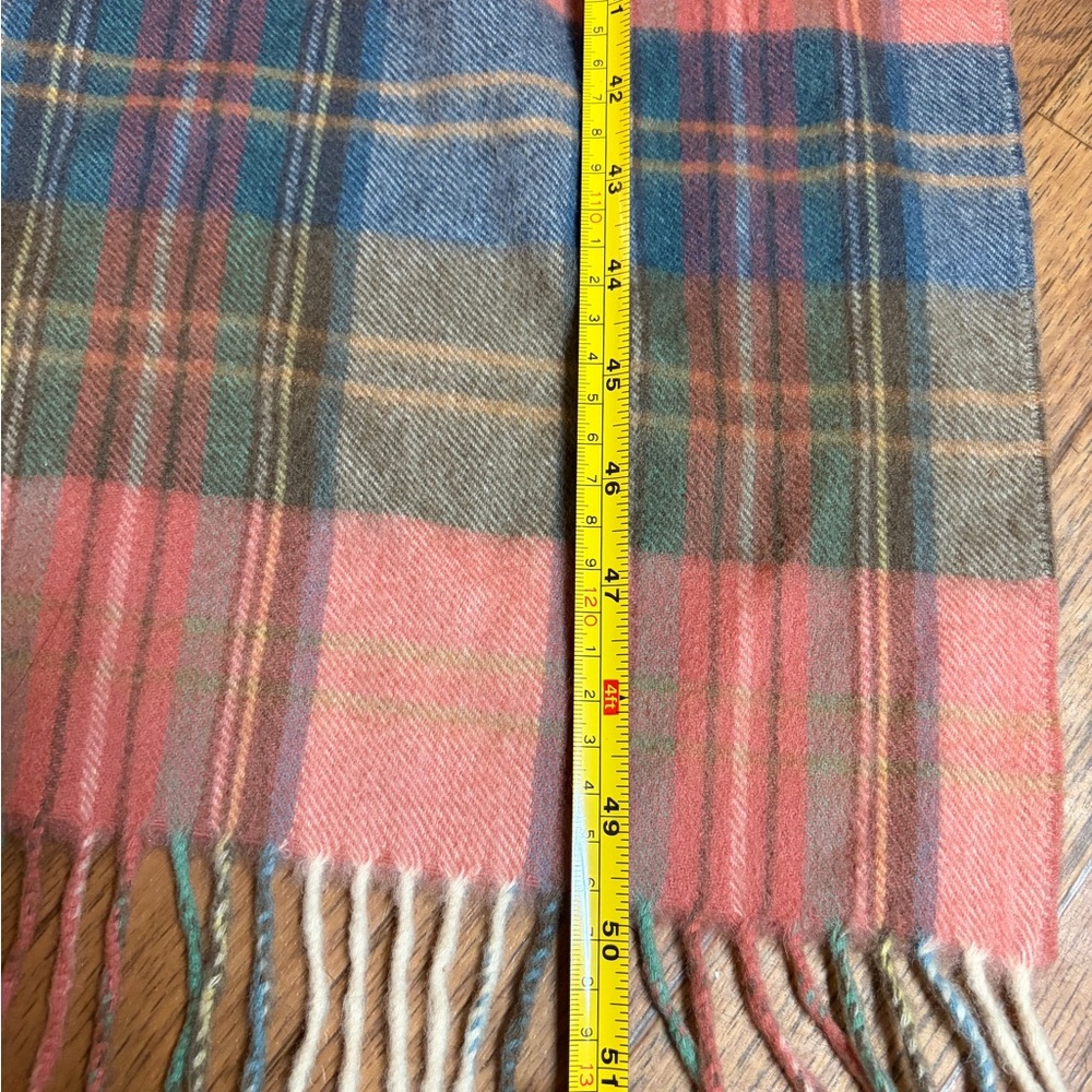Hilltop Brand scarf is made in Scotland from 100% cashmere. - Picture 4 of 7